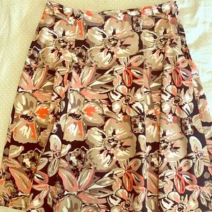 Flower print pleated skirt